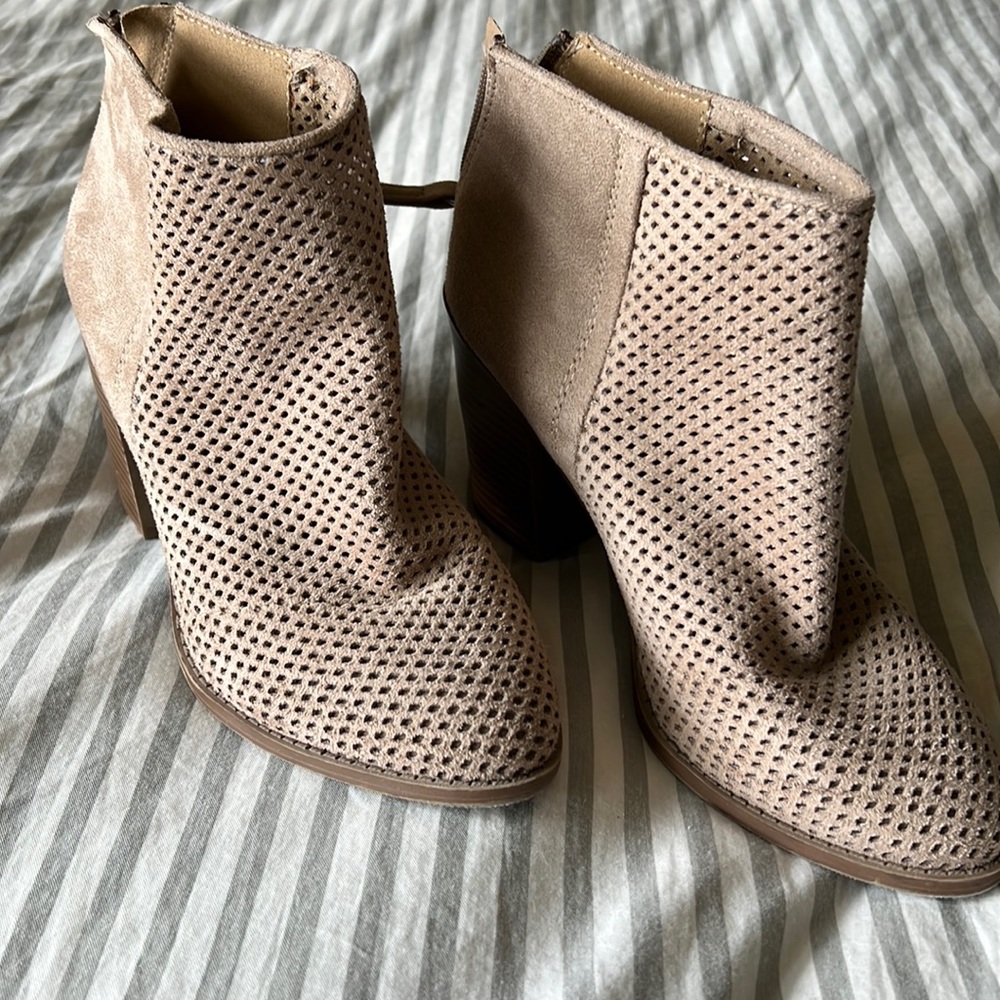 📌 4/$20 Suede Pumps - Boots